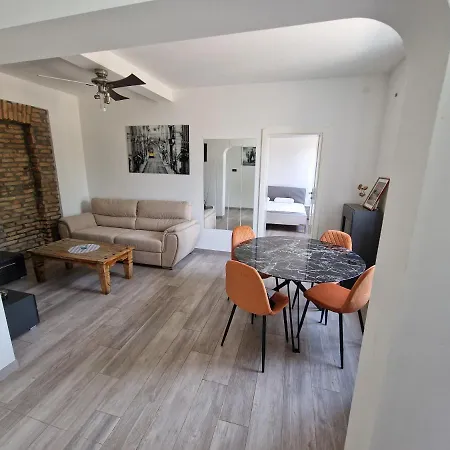 Mae Centre Apartment *