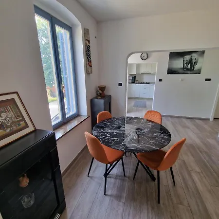 Mae Centre Apartman *
